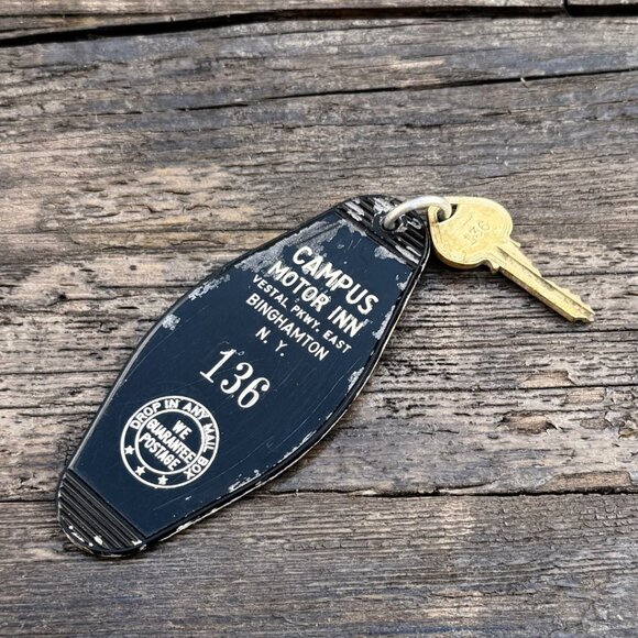Vintage Campus Motor Inn East BINGHAMTON NY Hotel Motel Key Fob Keychain Vestal - Picture 1 of 6
